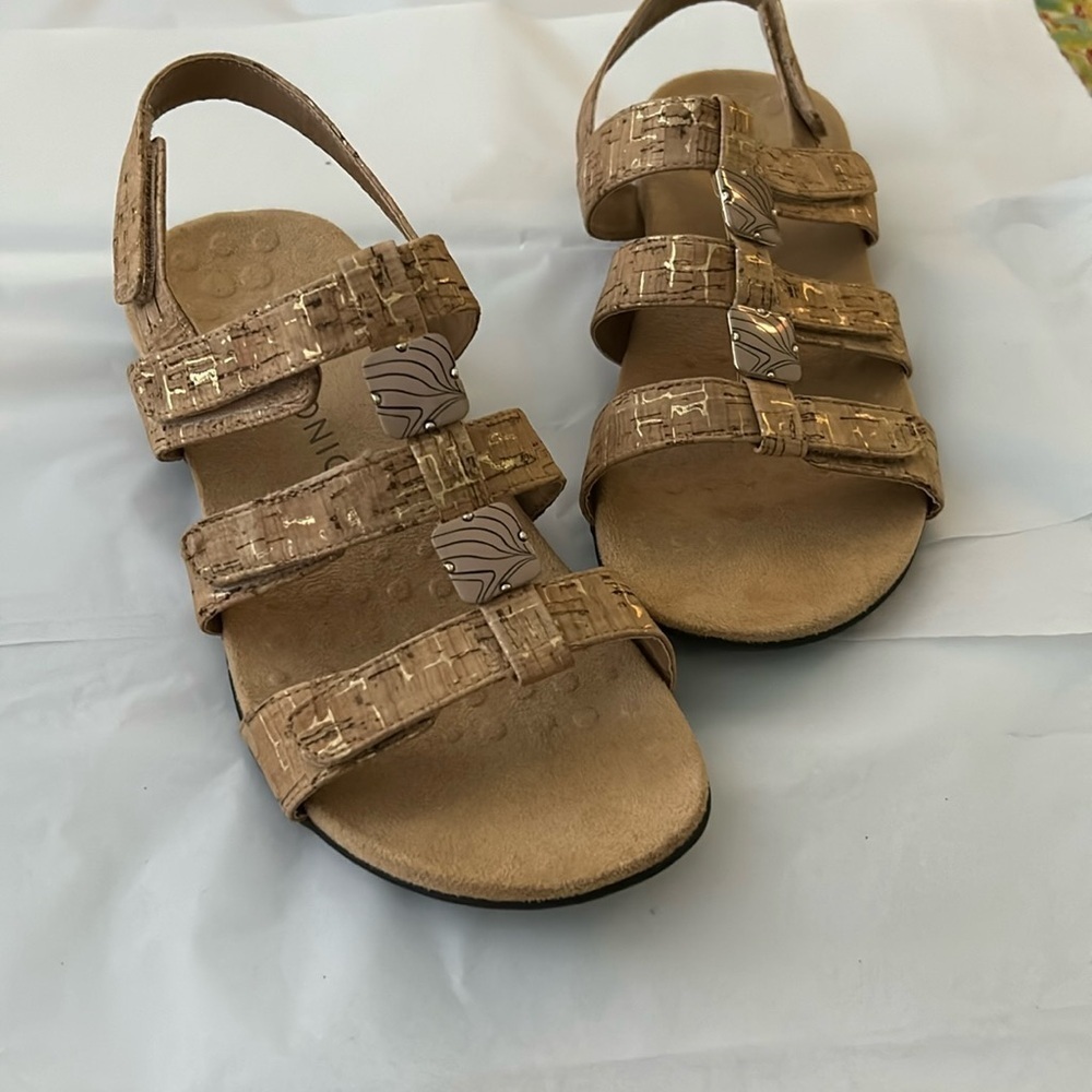 Vionic Amber Sandal with Adjustable Straps